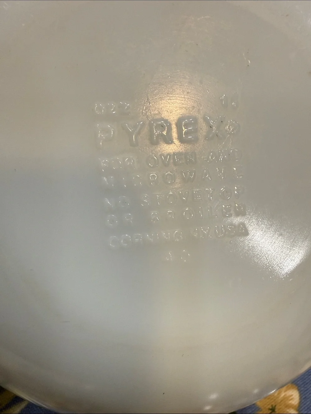 Pyrex White Milk Glass Baking Dish Lid 022         1 Liter